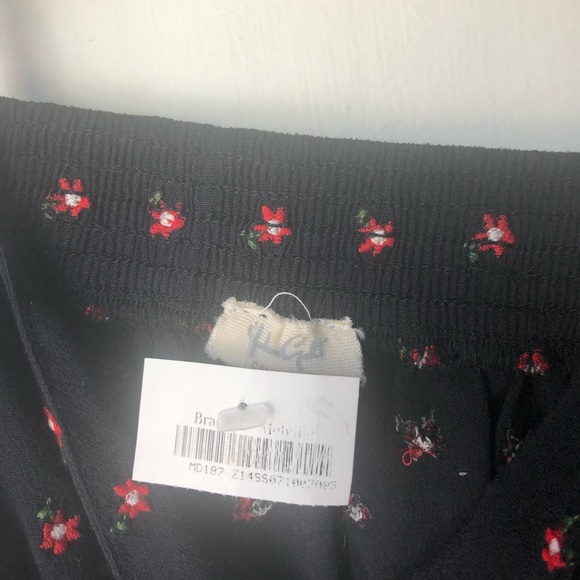 Brandy Melville/ John Galt flower top - Picture 3 of 4